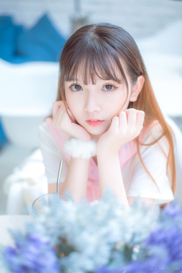 曹操苦笑着点点头，从现场传来的消息，显然不是大规模动兵，而这天底下，有这个能力神不知鬼不觉的靠着小股人马屠杀一百名虎卫外加四百曹刘联军的，恐怕也只有吕布手下，才能出现这样的精锐。
